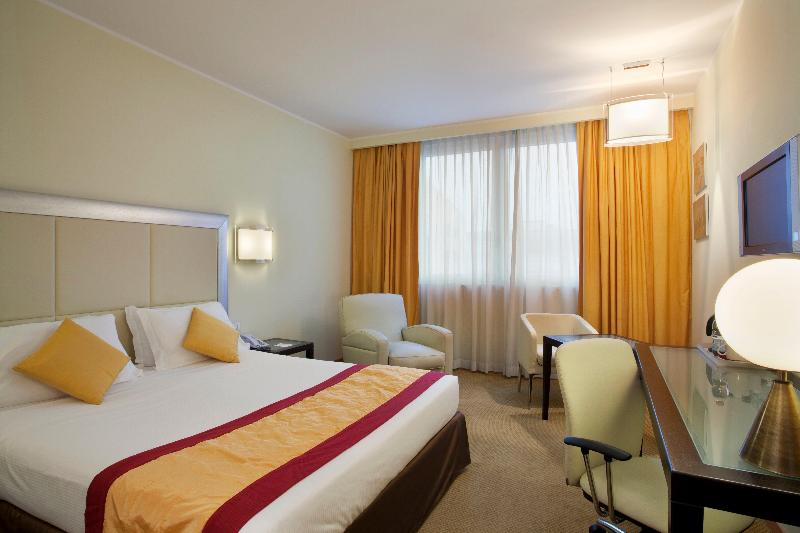 스탠다드 룸 킹사이즈 침대, Crowne Plaza Padova, An Ihg