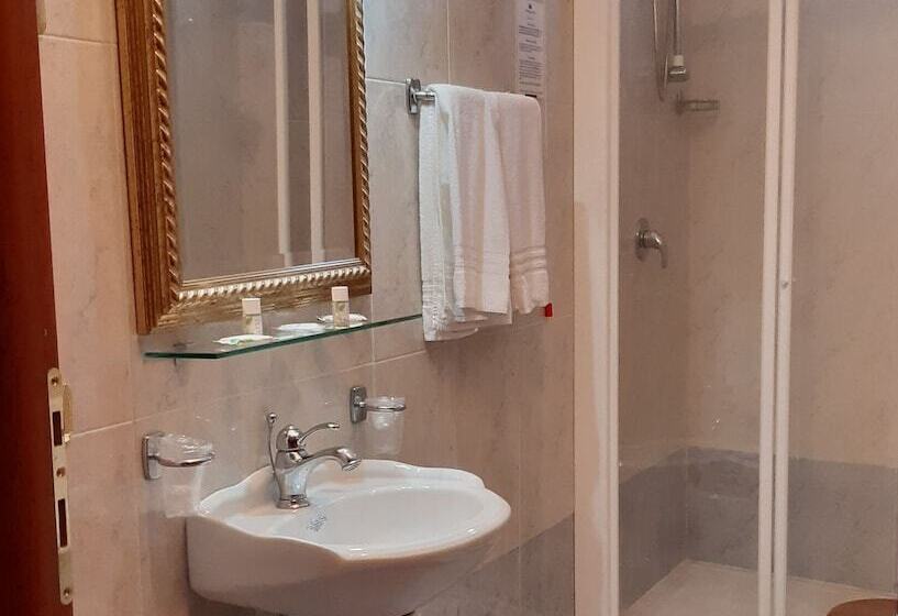 غرفة قياسية, D Angelo Palace