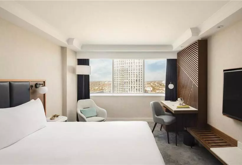 Deluxe Room King Bed & City View