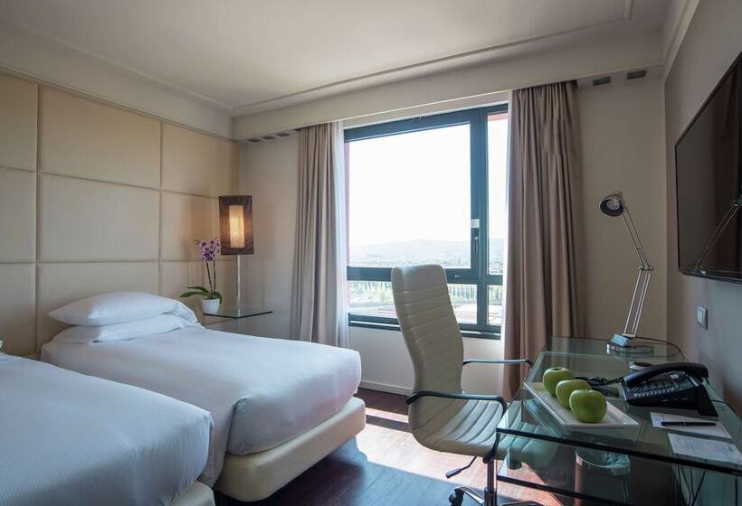 اتاق استاندارد با چشم‌انداز شهر, Doubletree by Hilton Florence Metropole