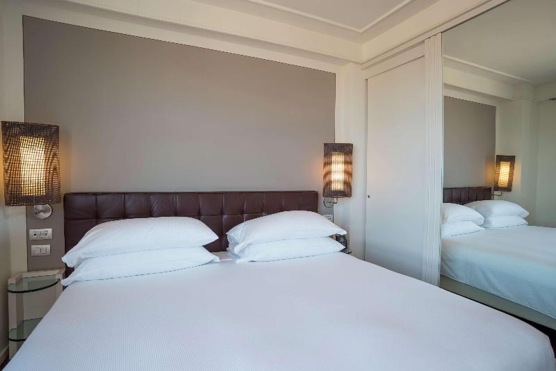 اتاق استاندارد با تخت بزرگ, Doubletree by Hilton Florence Metropole