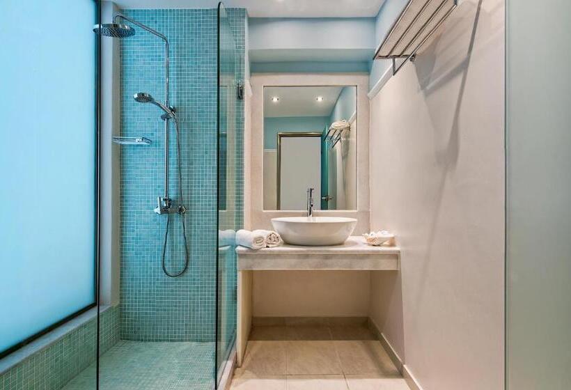 标准三人间, Makarios