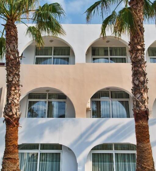 标准三人间, Makarios