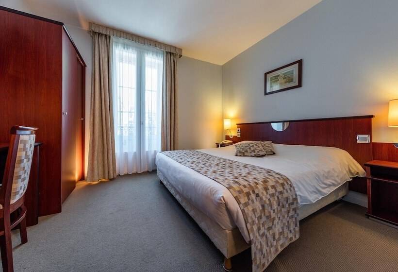 غرفة عائلية, Noemys Neris Montlucon   Hotel Restaurant