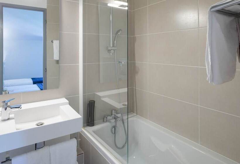 غرفة قياسية, Noemys Viviersdulac