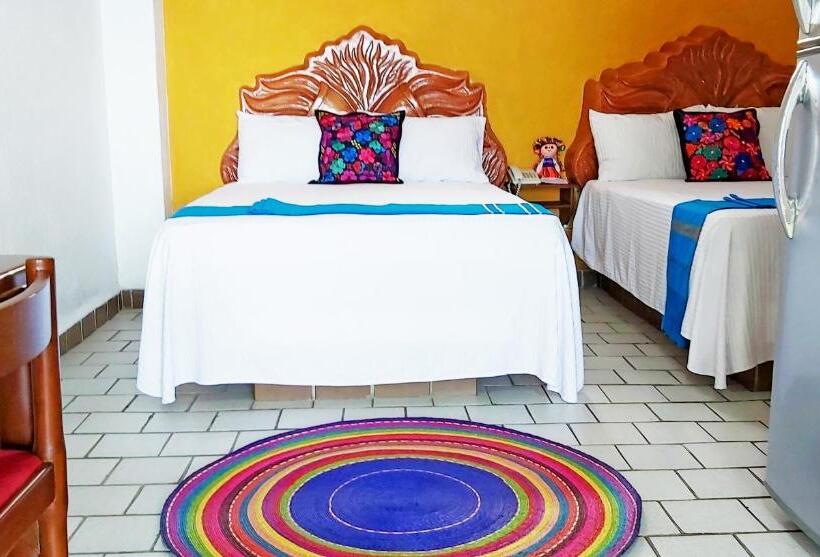 جناح, Paloma Del Mar