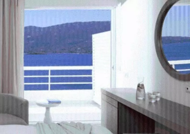 اتاق لوکس, Sirene Blue Luxury Beach Resort