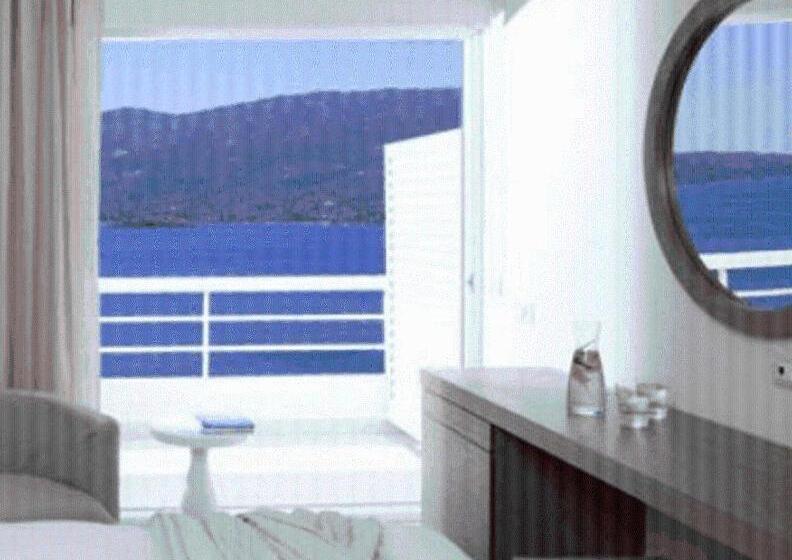 اتاق لوکس سه تخته, Sirene Blue Luxury Beach Resort