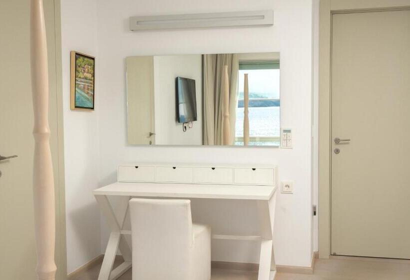 ویلای 1 خوابه با چشمانداز دریا, Sirene Blue Luxury Beach Resort