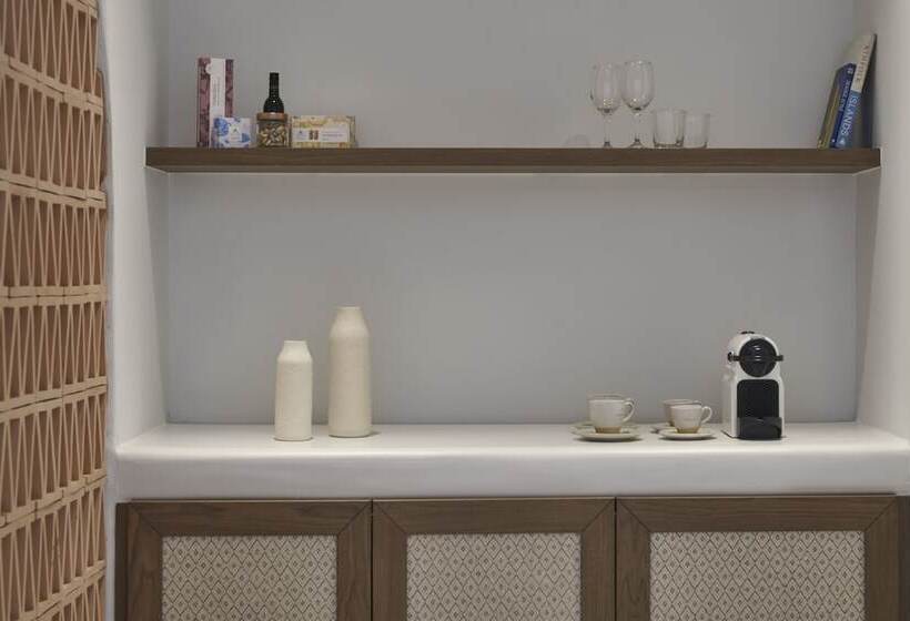 סוויטה נוף לבריכה, Andronis Minois