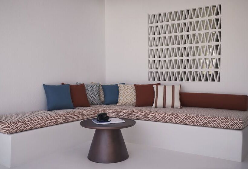 סוויטה נוף לים, Andronis Minois