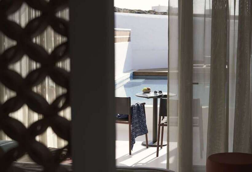 סוויטה עם בריכה, Andronis Minois