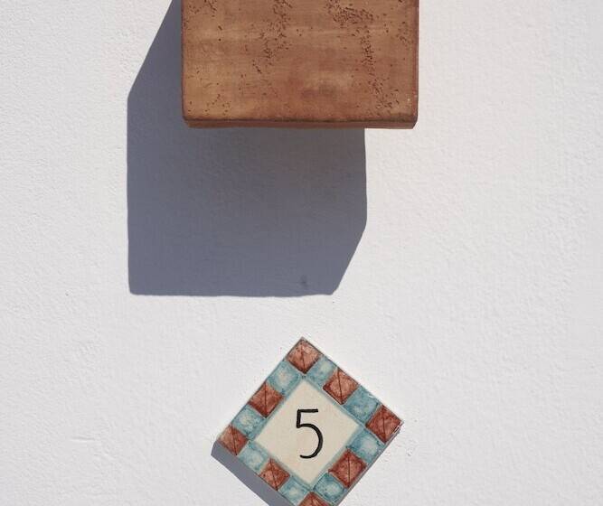 סוויטה דלוקס, Andronis Minois