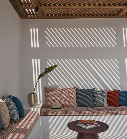 סוויטה נוף לבריכה, Andronis Minois