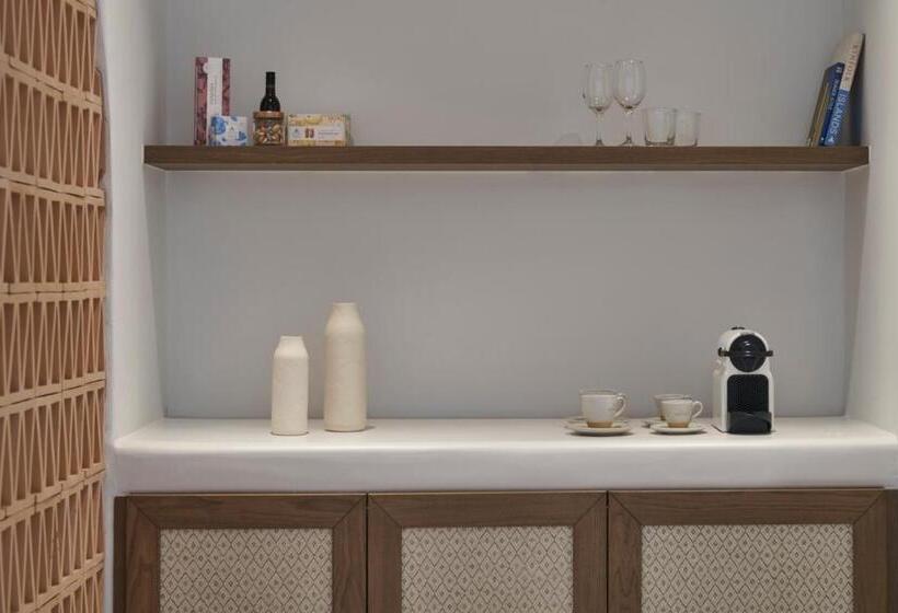 סוויטה נוף לבריכה, Andronis Minois