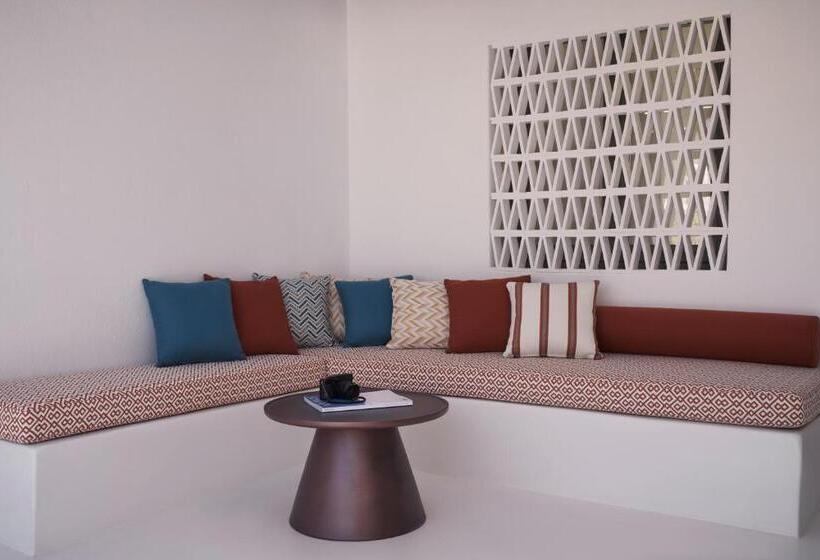 סוויטה נוף לים, Andronis Minois