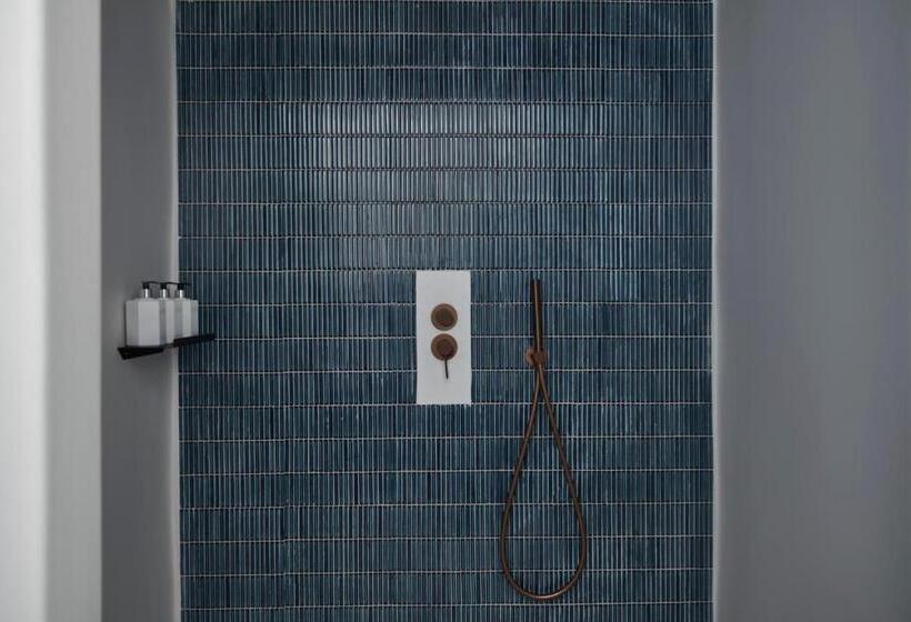 סוויטה נוף לגינה, Andronis Minois