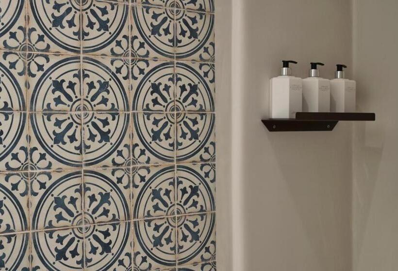 סוויטה נוף לגינה, Andronis Minois