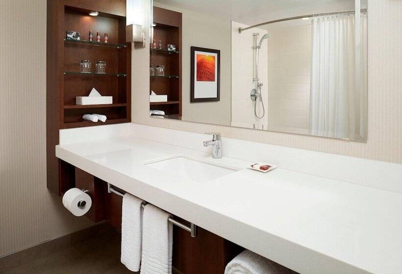 غرفة قياسية سرير مزدوج, Delta Hotels By Marriott Fredericton