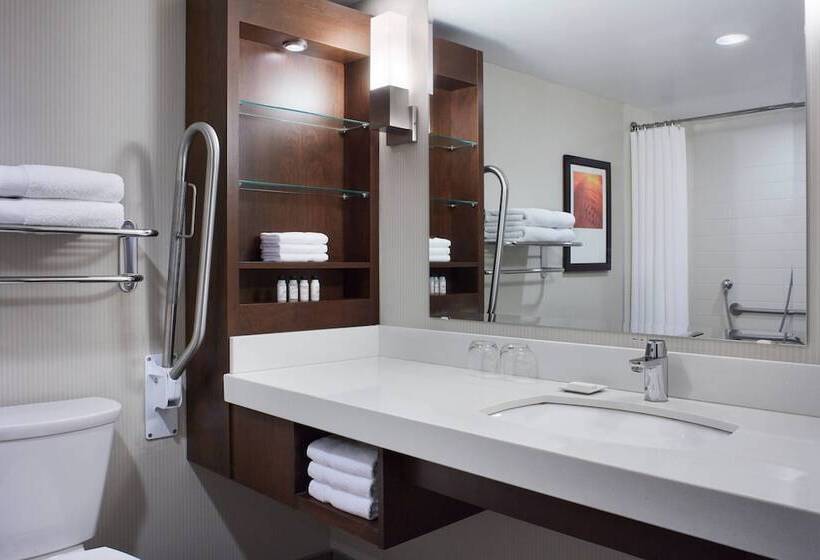 ダブルベッドスタンダードルーム, Delta Hotels By Marriott Fredericton