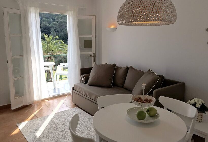 דירת חדר, The Desmais