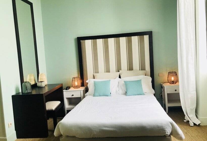 غرفة قياسية, Château De La Pomarède