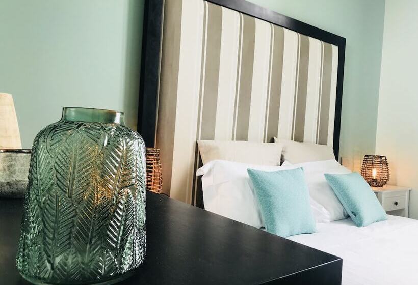 غرفة قياسية, Château De La Pomarède