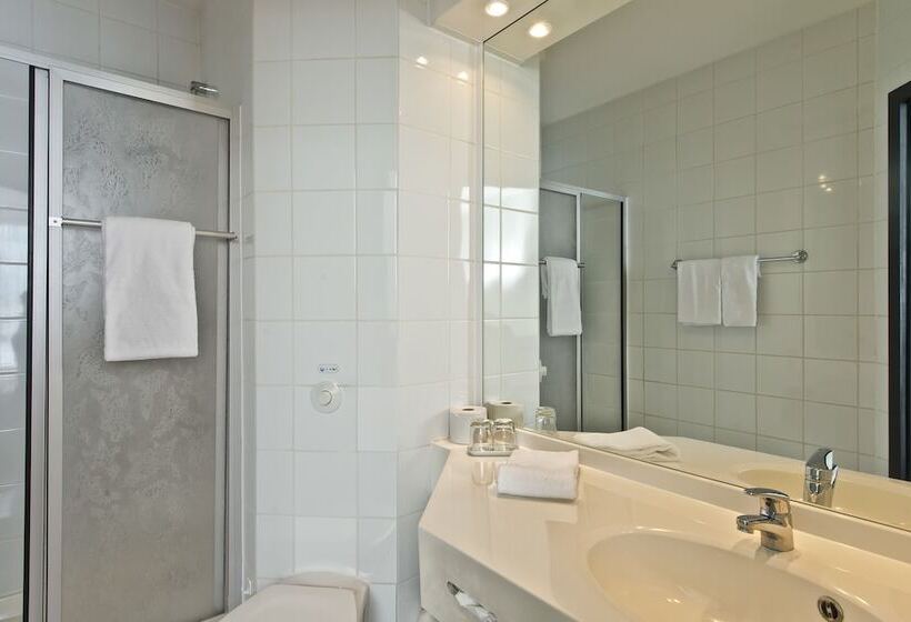 Номер Стандарт Трехместный, Days Inn Dessau