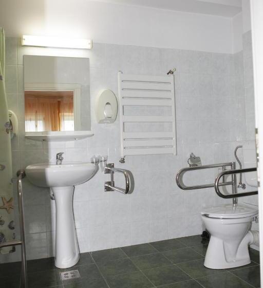 이코노미 룸, Euro