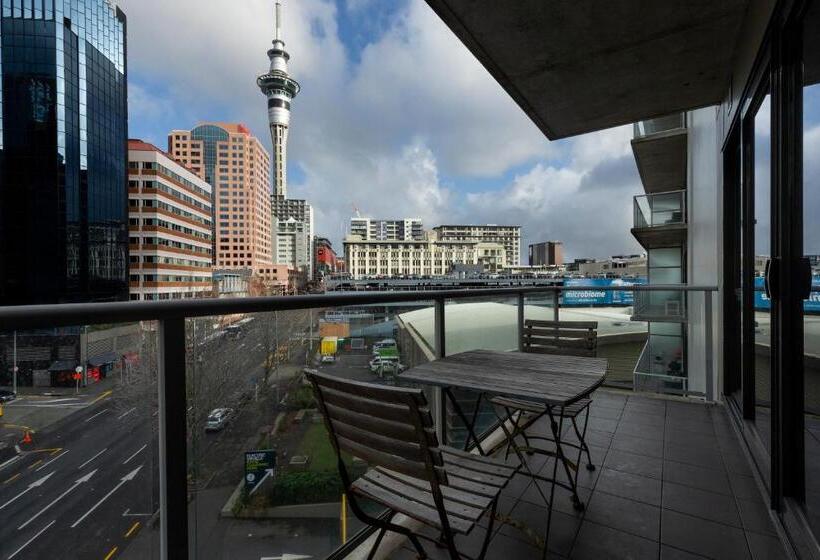 标准工作室, The Chancellor On Hobson