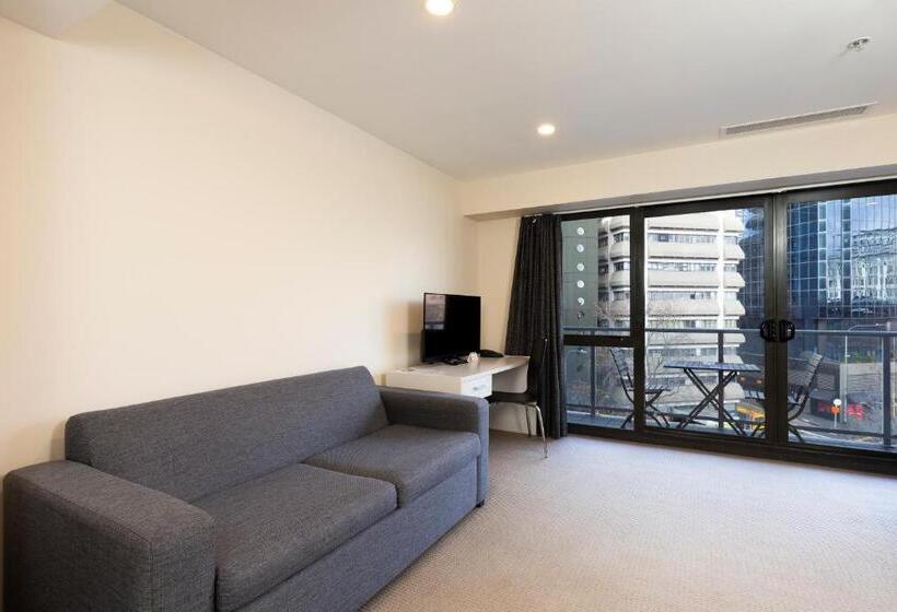 标准工作室, The Chancellor On Hobson