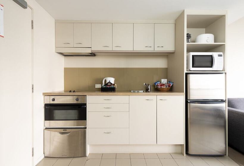 标准工作室, The Chancellor On Hobson