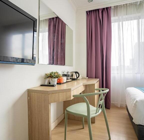 Deluxe Rum, Floresta Hotel Chinatown