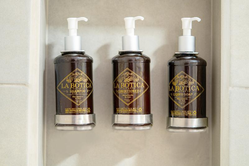 スイート, Dann Carlton Quito