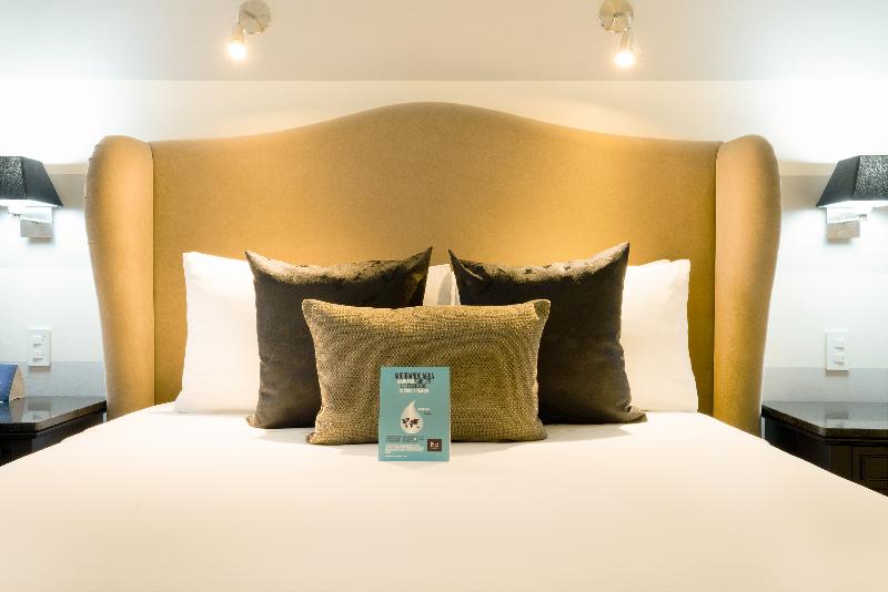 スイート, Dann Carlton Quito