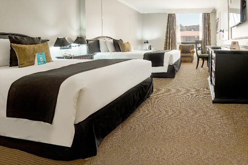 スーペリアールーム, Dann Carlton Quito