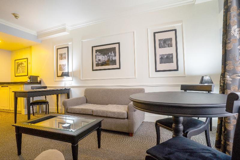 スイート, Dann Carlton Quito