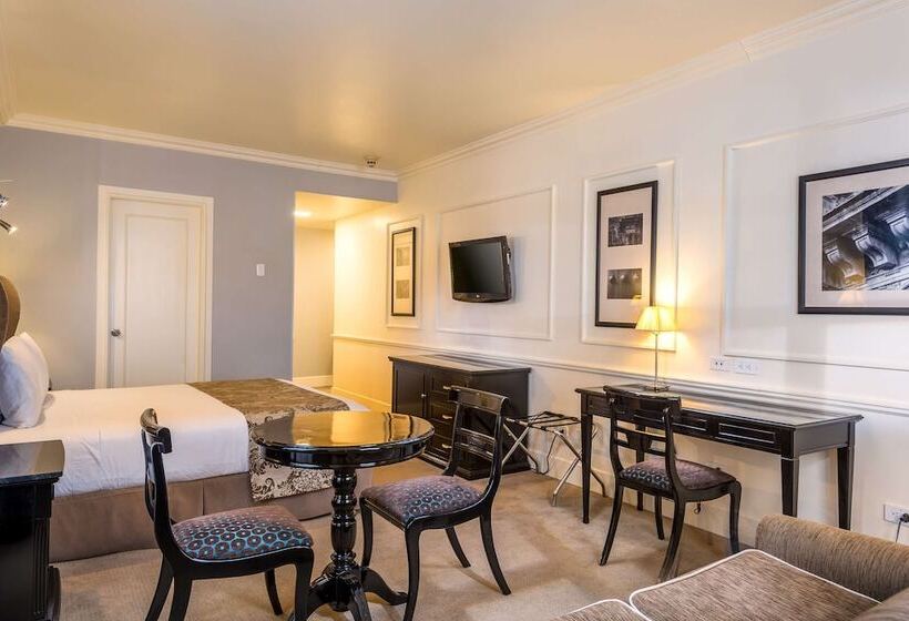 スーペリアールーム, Dann Carlton Quito