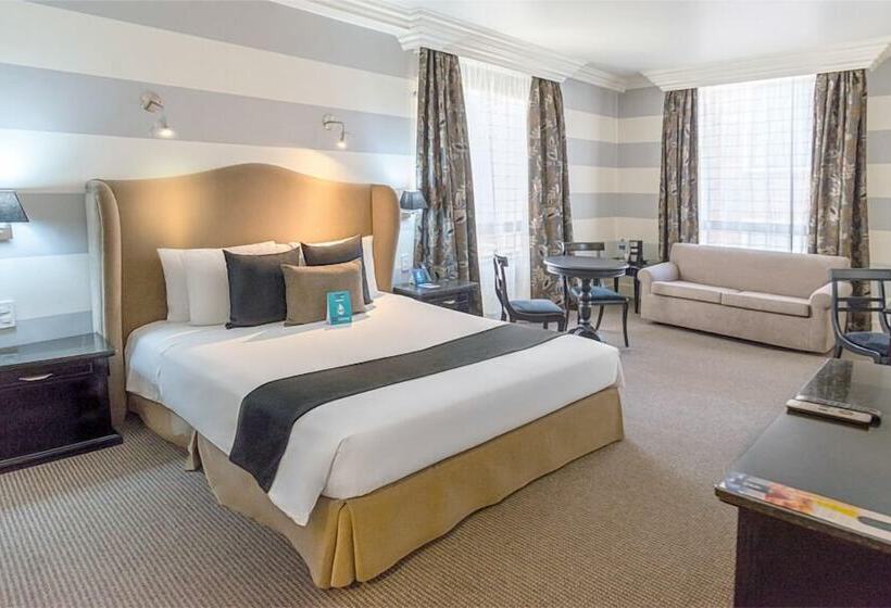 スーペリアールーム, Dann Carlton Quito