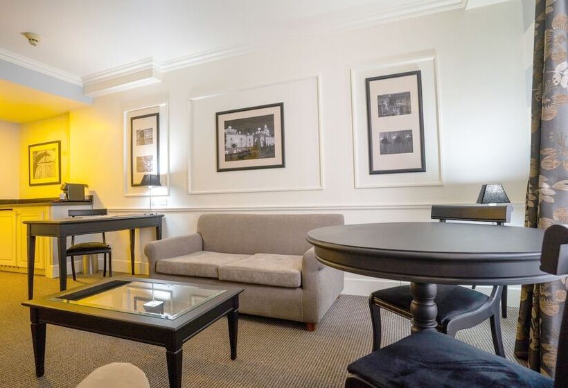 スイート, Dann Carlton Quito