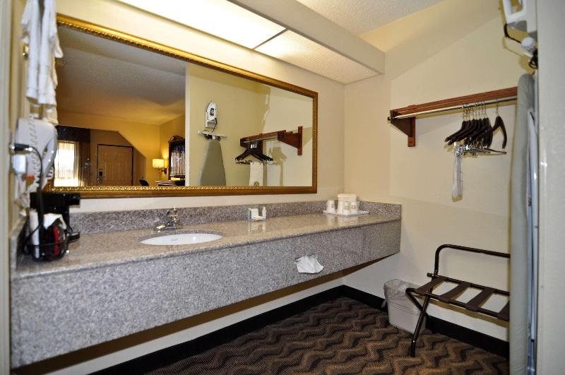 اتاق استاندارد با تخت بزرگ, Days Inn By Wyndham Hotel Suites Amman