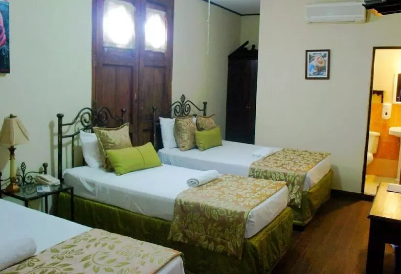 اتاق استاندارد سه نفره, Los Balcones Leon
