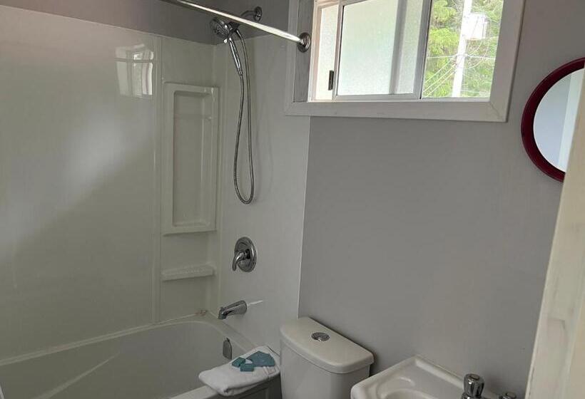 اتاق استاندارد سه نفره, Pioneer Inn By The River