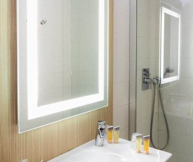 غرفة قياسية ثلاثية, Sowell Hotels Saint Tropez