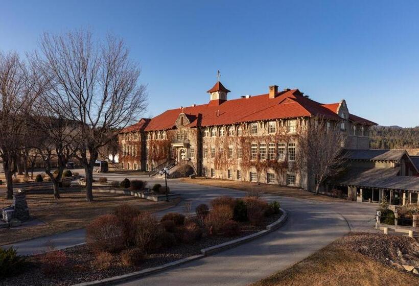 سوییت جونیور, St. Eugene Golf Resort & Casino