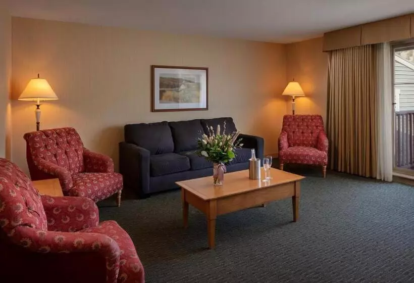 سوئیت با بالکن, St. Eugene Golf Resort & Casino