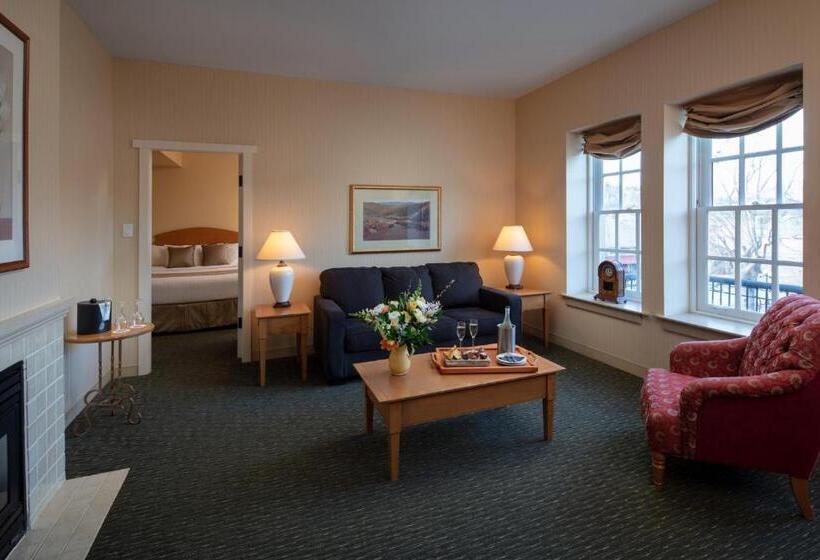 Deluxe Suite King Bed, St. Eugene Golf Resort & Casino