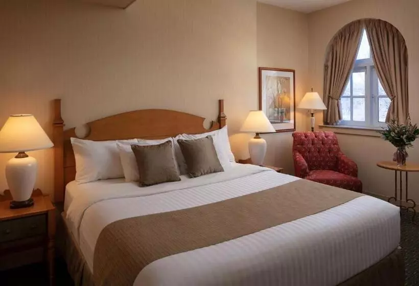 Deluxe Suite King Bed, St. Eugene Golf Resort & Casino