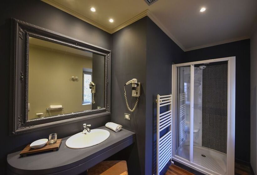 اتاق استاندارد, The Tuscanian