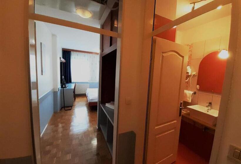 اتاق استاندارد یک نفره, Rooms Vodisek Depandansa Capodistria Boutique Hotela